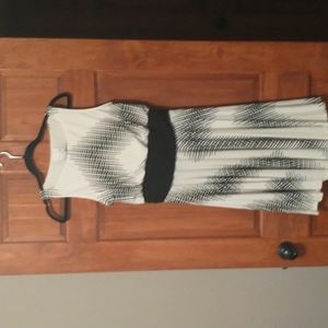 IM Donna Morgan women's size 8 sleeveless scoop neck dress